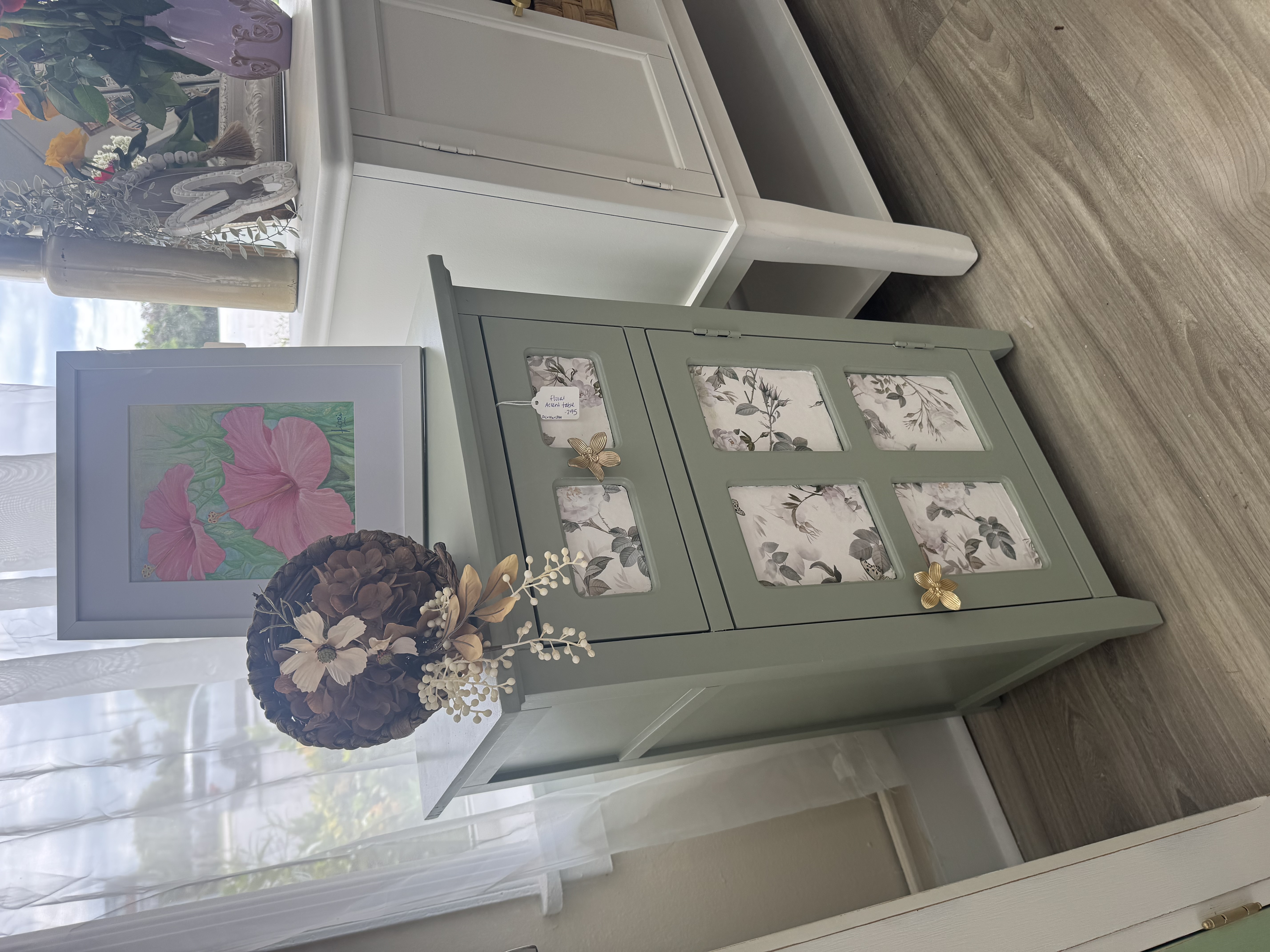 Floral accent table